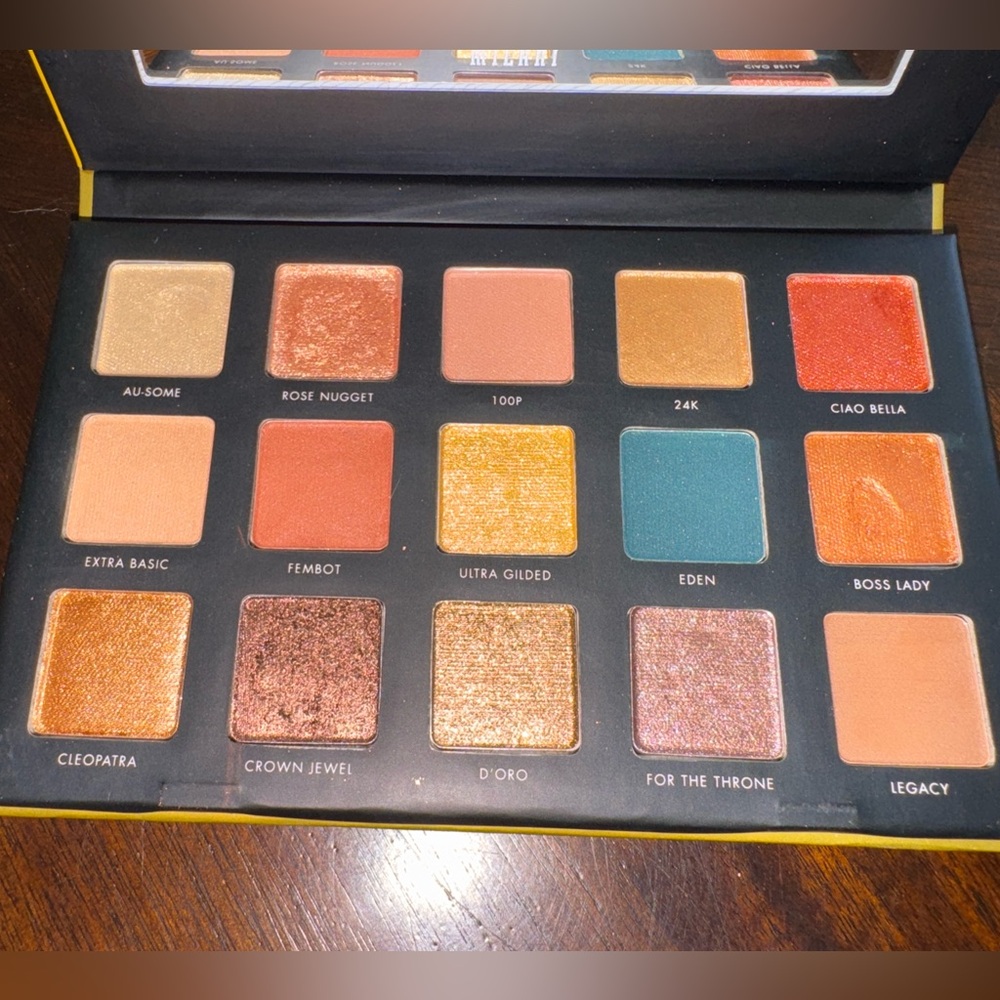 Melani Gilded Gold Eyeshadow Palette with 15 Shades!